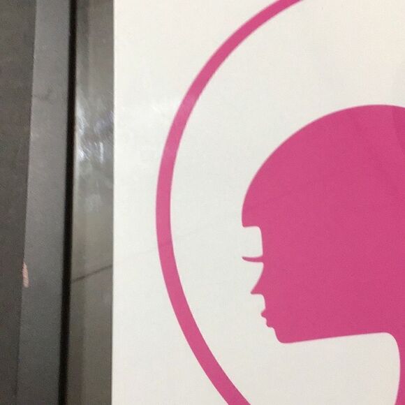 Barbie vintage 2008 framed Pink Barbie, silhouette, small nick in frame ￼ - Picture 3 of 4